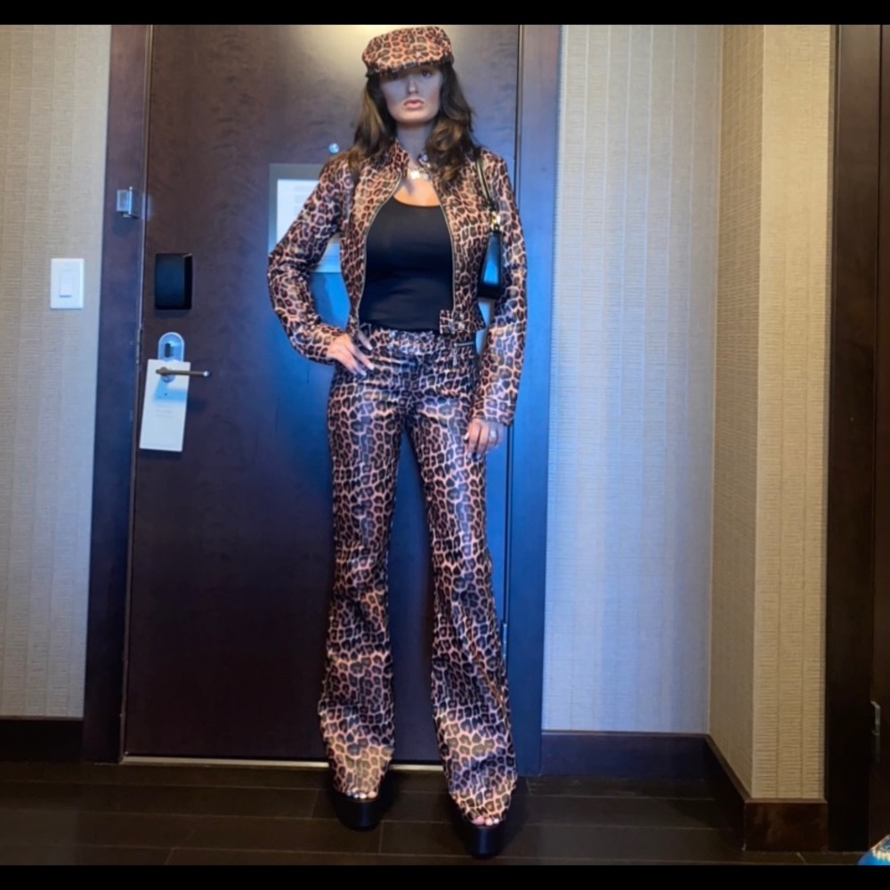 I am Gia leather suit set